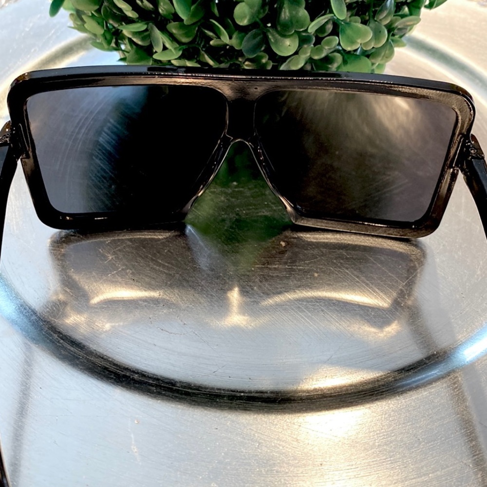 Sleek Oversized Square Black Sunglasses Brand New - Picture 7 of 13